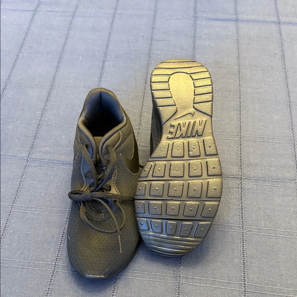 Nike Kid’s Black Running Shoes NWOT